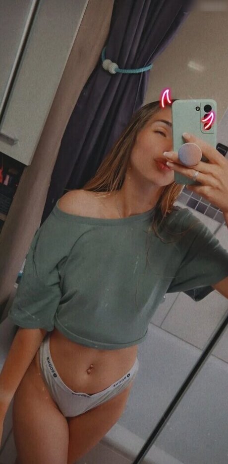 its sunny93 model exclusive image