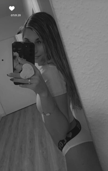 its sunny93 model sexy photo