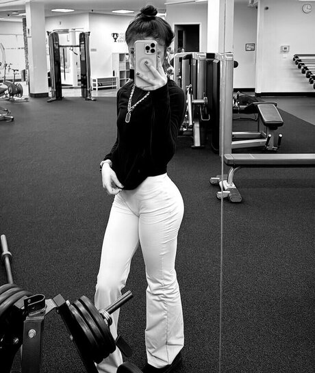 Zion Diamond model art galleries