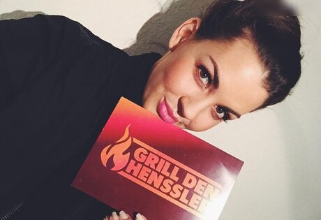 Anna Lea Mende erotic actress pics