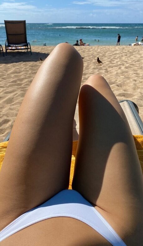 Anna Lea Mende pretty actress image