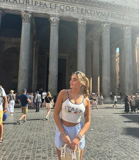 danielleelou nude star archive