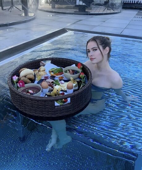 Kim Sara naked actress picture