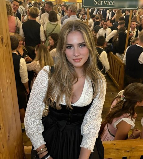 Kim Sara hot star gallery