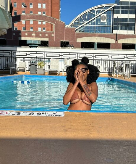 Alicia Adams sex model image