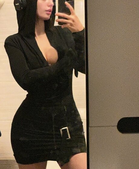 pizzahubbbb pretty model picture