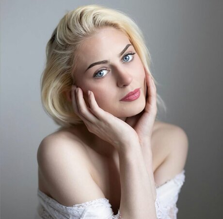 Georgia Brown porn model picture