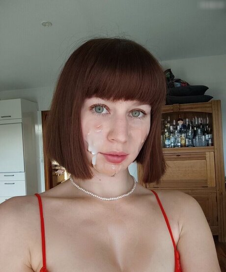 Facialize Me nude actress pic