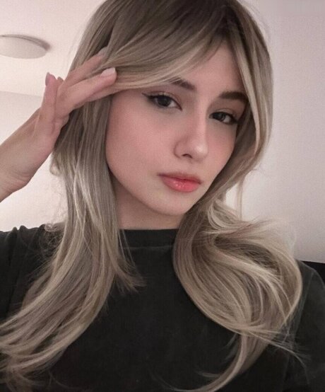 Facialize Me model nudes picture