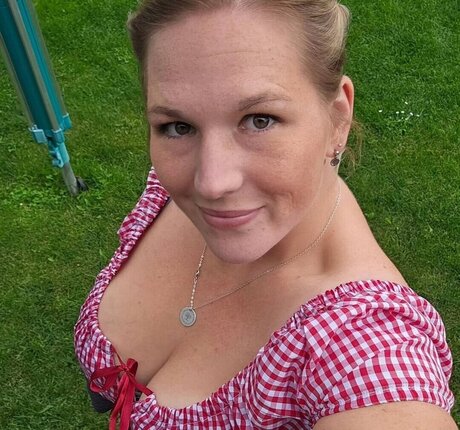 Facialize Me free actress pic