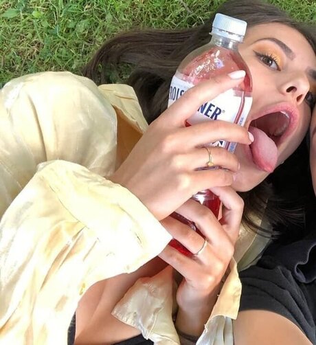 Facialize Me sexy model pic