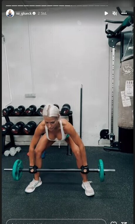 Isi Gl ck model gallery