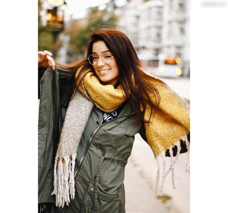 FreakinMagical sexy actress photo