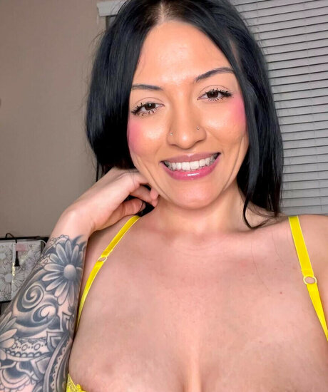 Theeonlybeezy pornstar naked pics