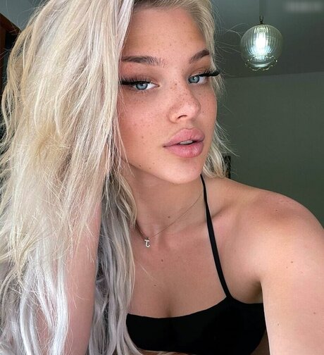 Elaine Victoria sexy pornstar image