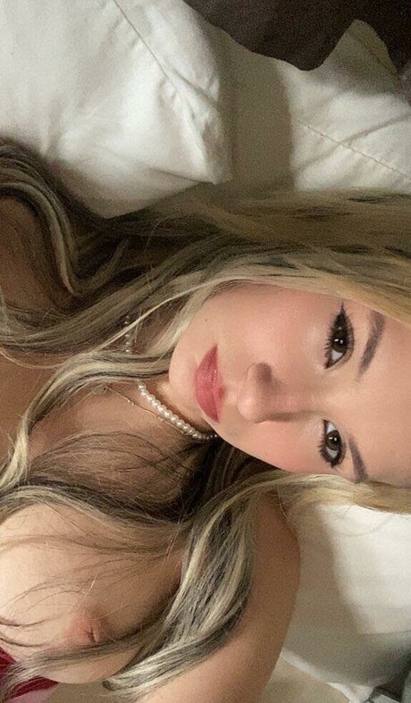 Elissa Beck hd actress photo