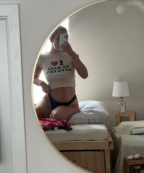 Justleo sexy pornstar image