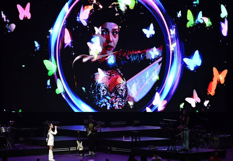 Bella Poarch nude model gallery