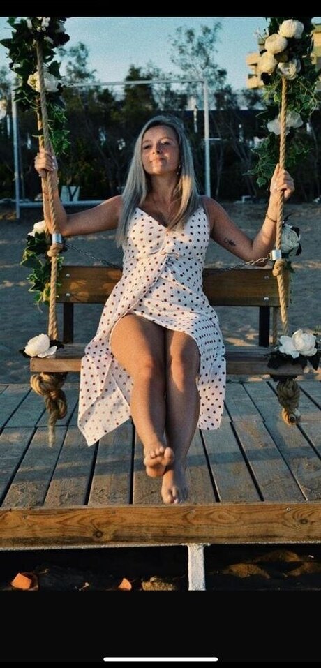 MinusElf naked model gallery