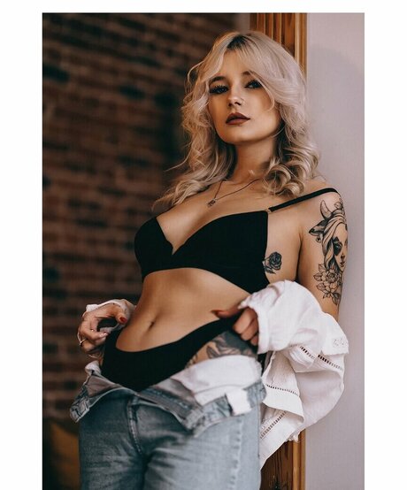 Brewi beautiful pornstar pictures