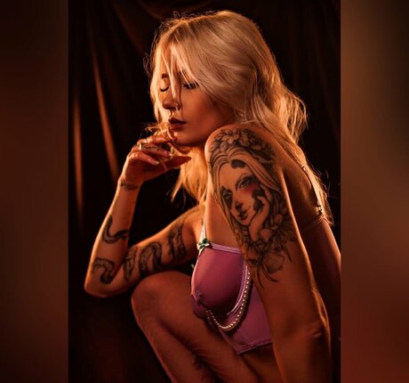 Brewi hot actress picture