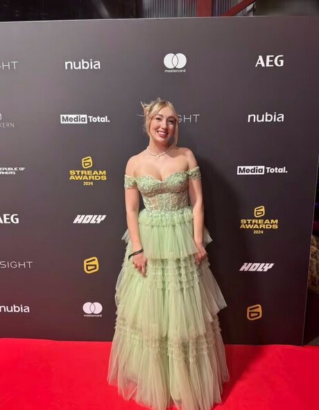 Starletnova sexy star img