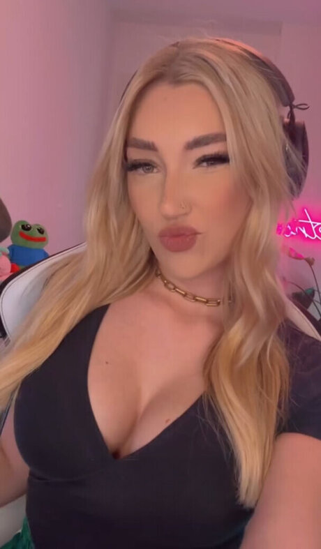 Starletnova model pics