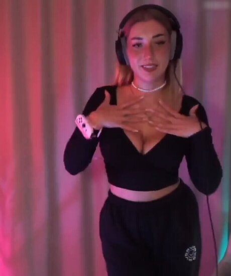 Starletnova best actress image