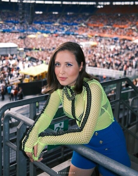 Alice Merton pornstar naked img