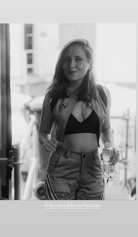 Alice Merton star top picture