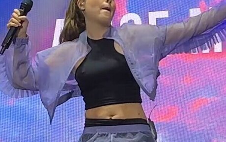 Alice Merton model perfect photos