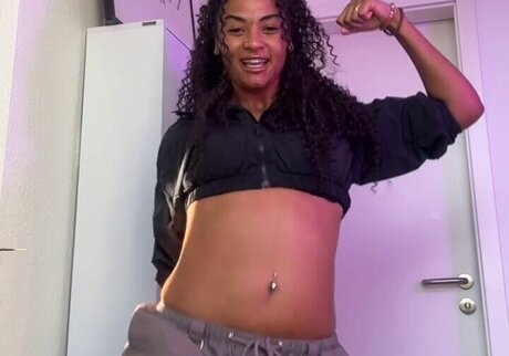 Shaggy Baggy porn actress galleries