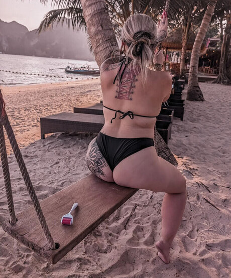 Lyn k44 beautiful pornstar img