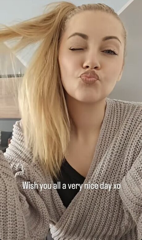 Sarah Milkowski nice pornstar pictures