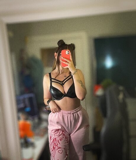 Feneliactx beautiful model img