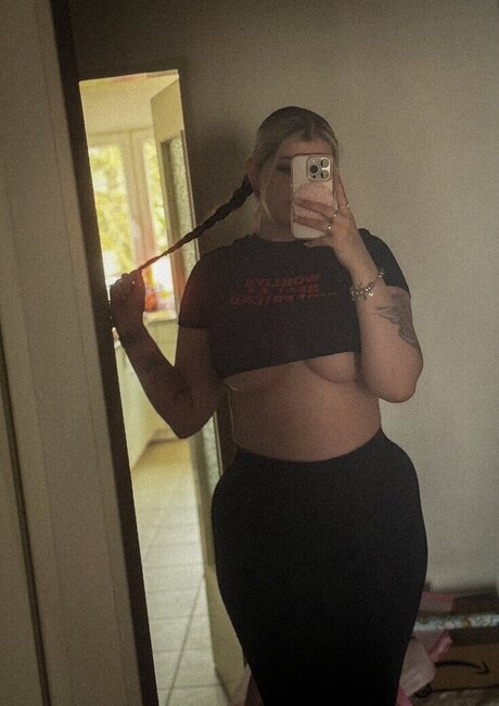 Feneliactx pornstar erotic pics