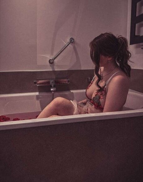 Feneliactx pornographic star images