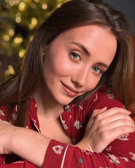 itsrealellie model free photos