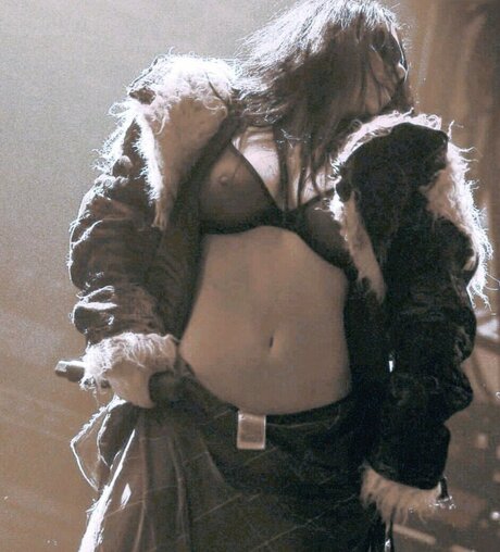 skinny milf onlyfans exclusive pic