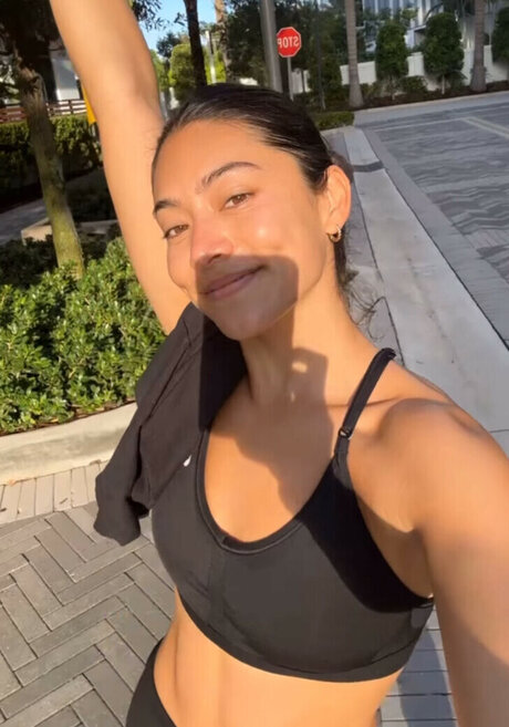 Jenny Chiu star erotic pics