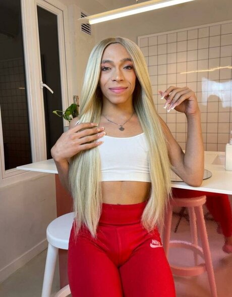 Tsxsofia model hot image