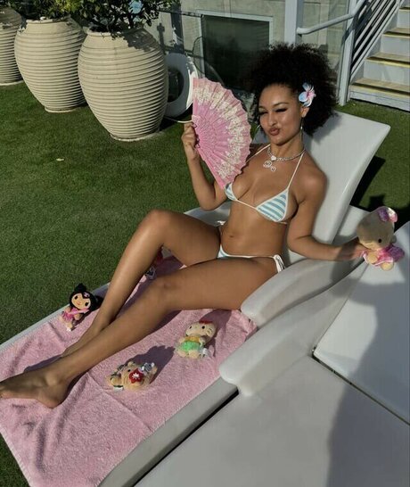 veondremitchell model nice gallery