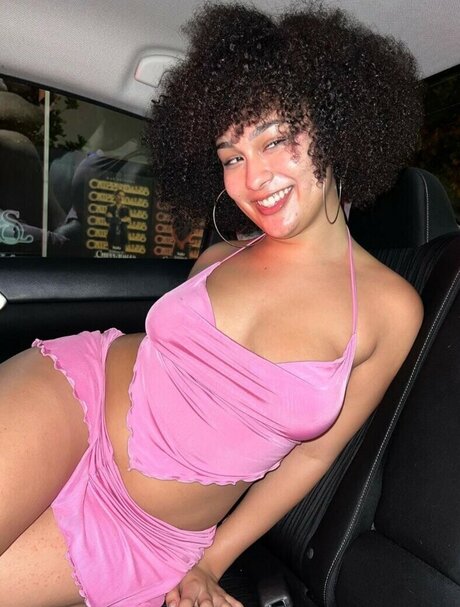 veondremitchell model free pic