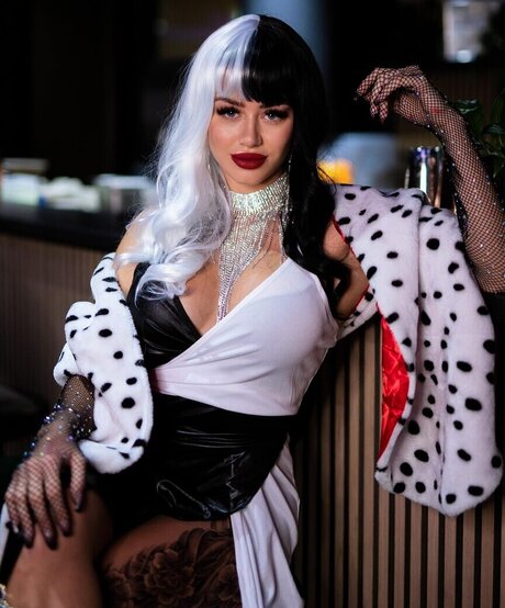 Chiara Antonella model art gallery