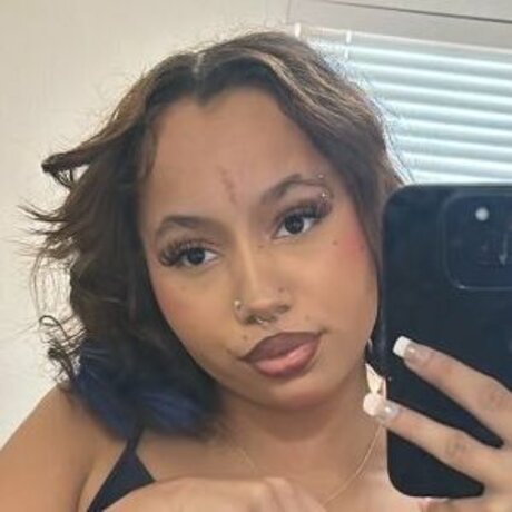 Maya Quinn model free pic