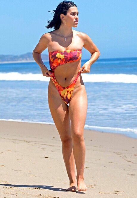 Delilah Hamlin best model pics