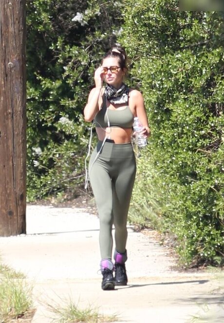 Delilah Hamlin model high quality image