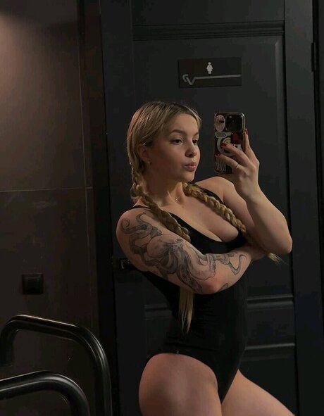 musclekitty star pretty photo