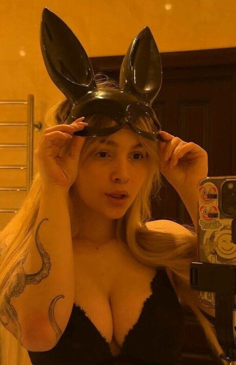 musclekitty naked model images