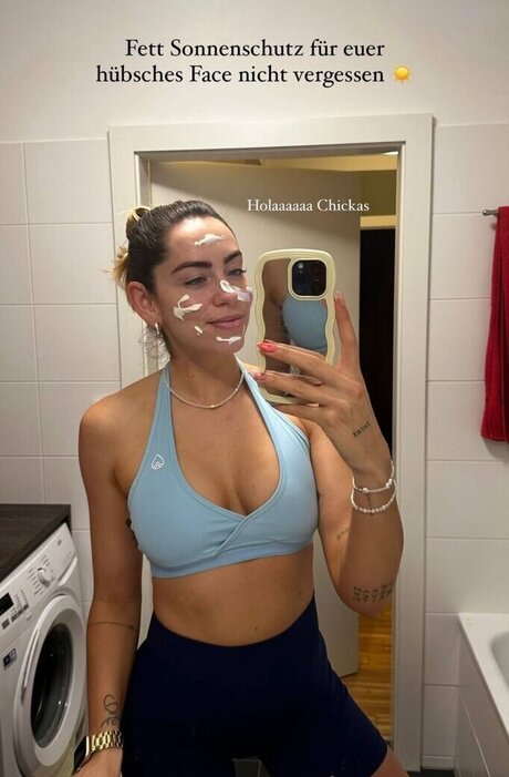 herstoryfeed pornographic model pic